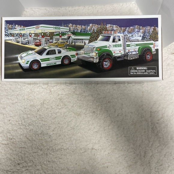 Hess 2011 Toy Truck And Race Car - New In Box - Picture 3 of 7